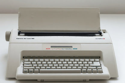 OLYMPIA 電子打字機 Electronic Typewriter -[Carrera de Luze / MD]